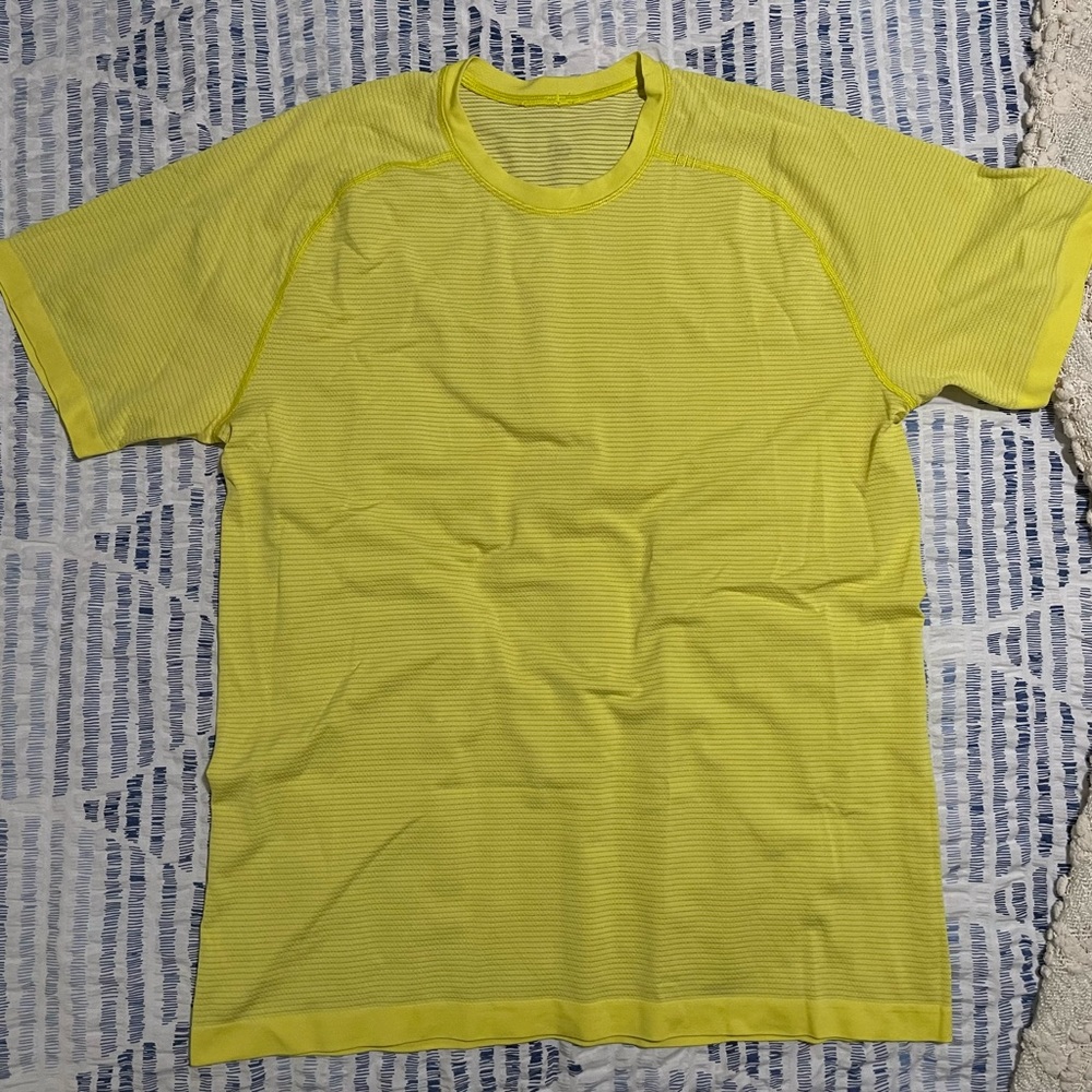 Lululemon Athletica Mens Shirt - size L